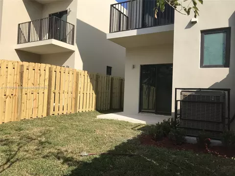 Exterior - 4384-4400 E 10th Ave, Hialeah, FL 33013 photo 3 of 6