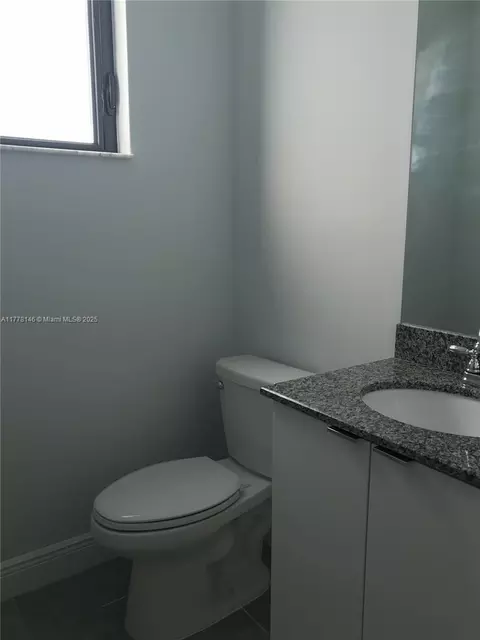Bath - 4384-4400 E 10th Ave, Hialeah, FL 33013 photo 2 of 2