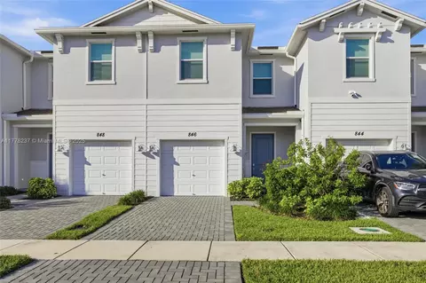 846 SE Grovebush Ln, Port Saint Lucie, FL 34984