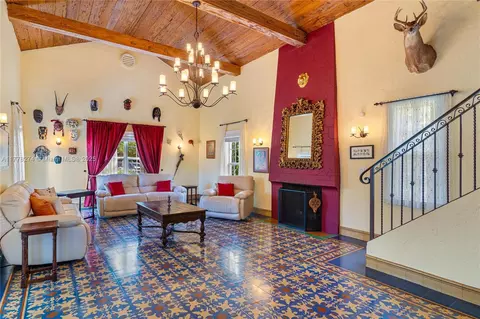 1567 Bay Dr, Miami Beach, FL 33141