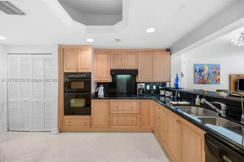Undisclosed, Surfside, FL 33154 photo 19