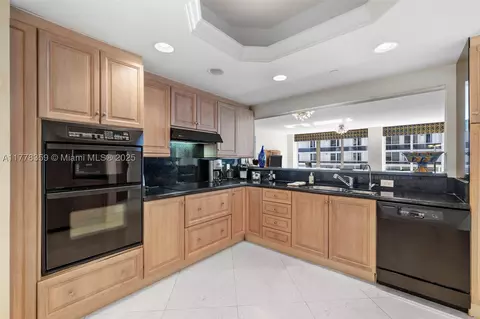 Undisclosed, Surfside, FL 33154 photo 22
