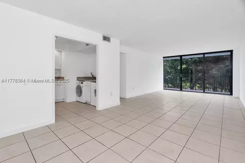 1450 Brickell Bay Dr #307, Miami, FL 33131