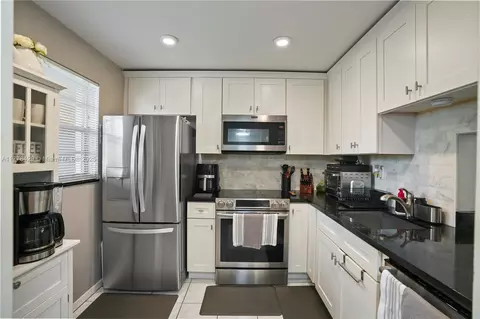 471 N Pine Island Rd #D405, Plantation, FL 33324