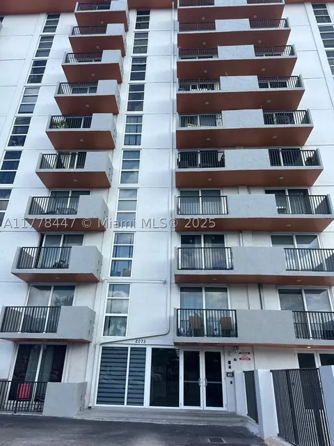 2075 NE 164th St #114, North Miami Beach, FL 33162