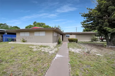 3951 NW 189th Ter, Miami Gardens, FL 33055