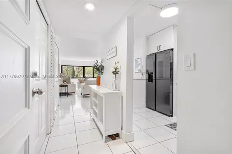 301 Racquet Club Rd #208, Weston, FL 33326