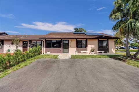 4749 SW 135th Pl, Miami, FL 33175
