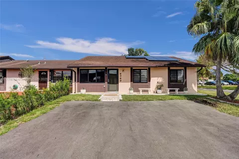 4749 SW 135th Pl, Miami, FL 33175