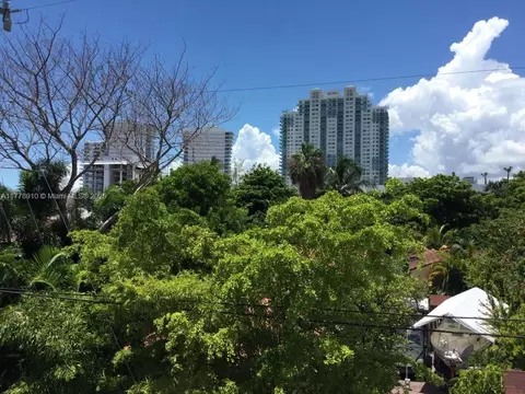 716 Michigan Ave #305, Miami Beach, FL 33139