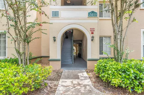 2433 Centergate Dr #102, Miramar, FL 33025