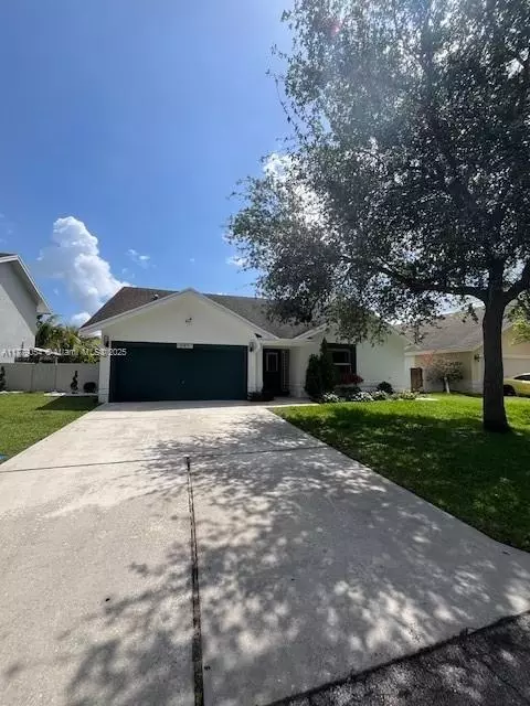 521 NW 207th Ave, Pembroke Pines, FL 33029