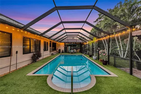 7801 SW 170th St, Palmetto Bay, FL 33157
