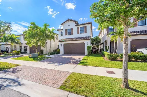3478 W 97th St, Hialeah, FL 33018