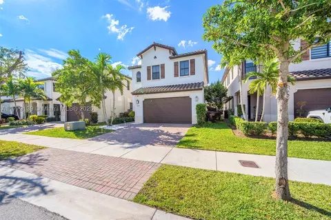 3478 W 97th St, Hialeah, FL 33018