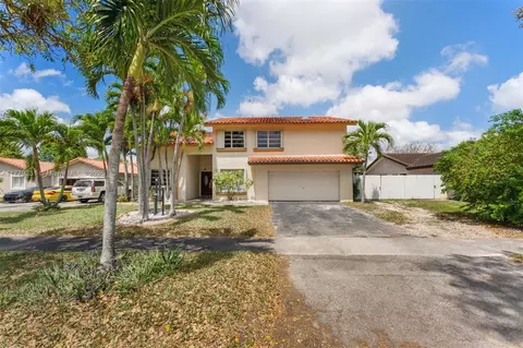 6345 NW 201st Ln, Hialeah, FL 33015 photo 2