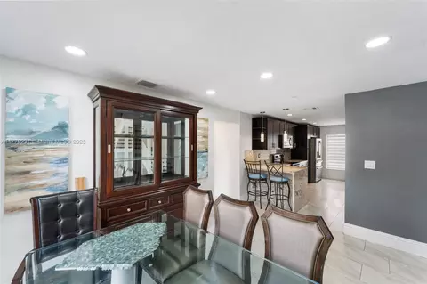 6345 NW 201st Ln, Hialeah, FL 33015 photo 9
