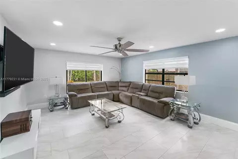 6345 NW 201st Ln, Hialeah, FL 33015 photo 13