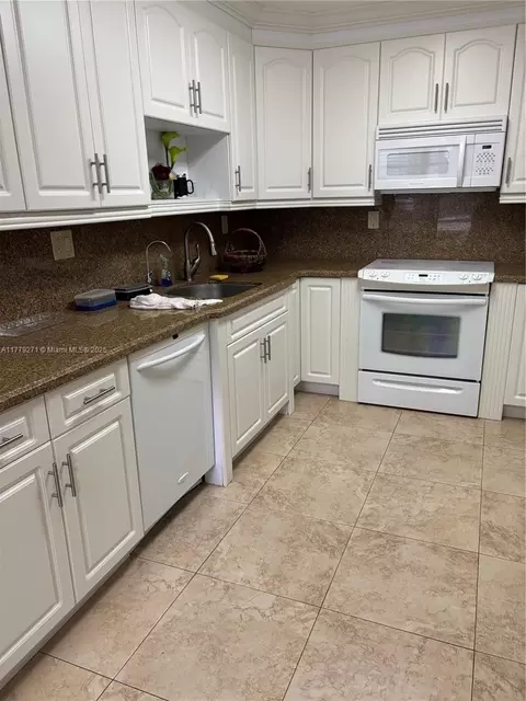 Kitchen - 10777 W Sample Rd #714, Coral Springs, FL 33065 photo 2 of 10