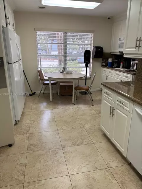Kitchen - 10777 W Sample Rd #714, Coral Springs, FL 33065 photo 3 of 10