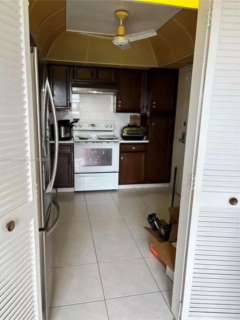Kitchen - 10777 W Sample Rd #714, Coral Springs, FL 33065 photo 10 of 10