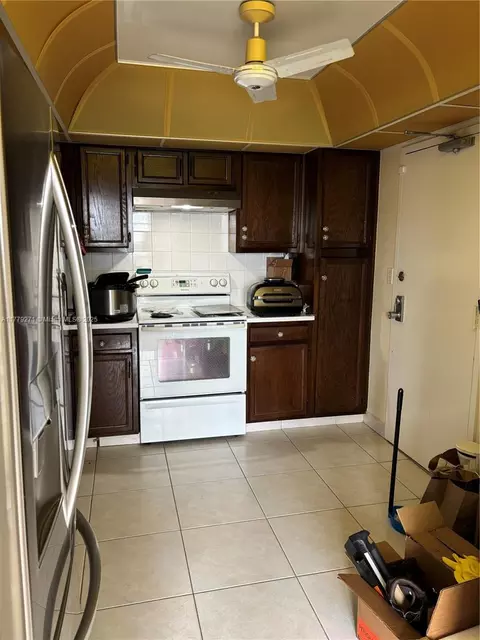 Kitchen - 10777 W Sample Rd #714, Coral Springs, FL 33065 photo 8 of 10