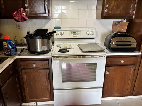 Kitchen - 10777 W Sample Rd #714, Coral Springs, FL 33065 photo 5 of 10