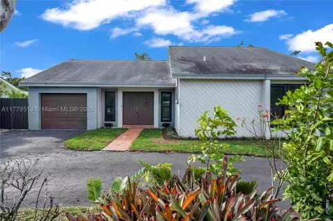 8380 NW 7th St, Pembroke Pines, FL 33024