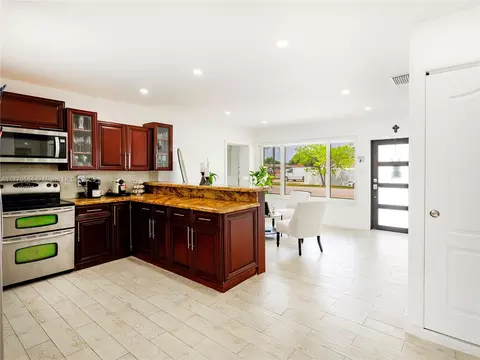 820 W 54th St, Hialeah, FL 33012 photo 8