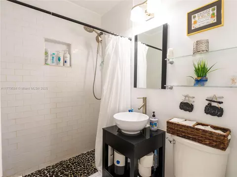 820 W 54th St, Hialeah, FL 33012 photo 20