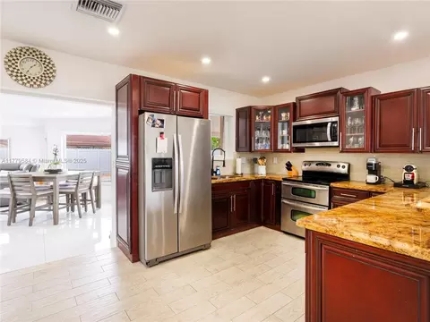 820 W 54th St, Hialeah, FL 33012 photo 32