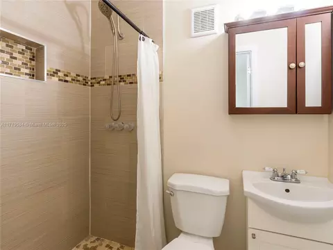 820 W 54th St, Hialeah, FL 33012 photo 15