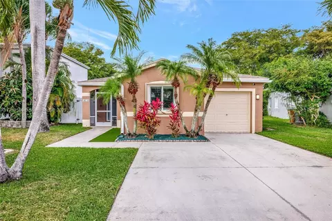 4613 SW 12th St, Deerfield Beach, FL 33442