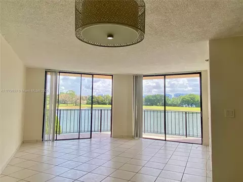 9688 Fontainebleau Blvd #208, Miami, FL 33172