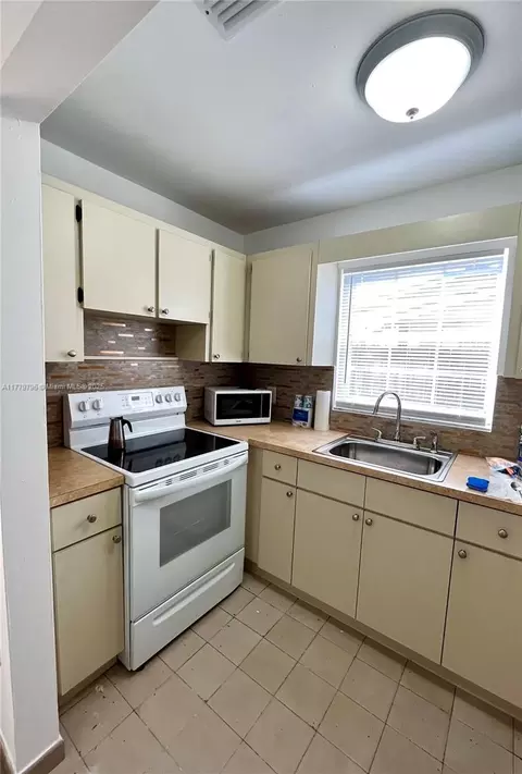 Kitchen - 370 E 40th St #2, Hialeah, FL 33013 photo 1 of 2
