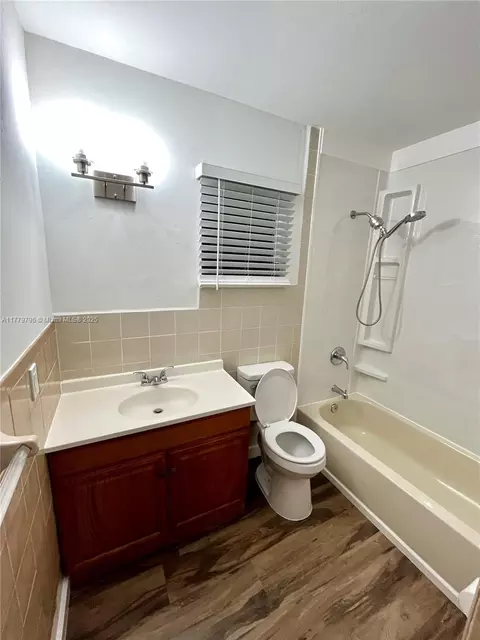 Bath - 370 E 40th St #2, Hialeah, FL 33013 photo 2 of 2