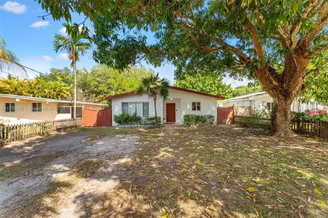 7265 SW 167th St, Palmetto Bay, FL 33157