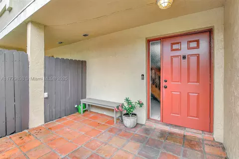 131 SW 96th Ter, Pembroke Pines, FL 33025