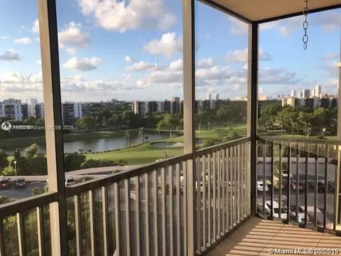 20301 W Country Club Dr #830, Aventura, FL 33180