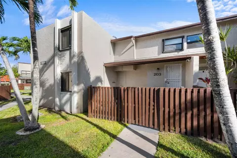 10296 NW 9 St Cir #203, Miami, FL 33172