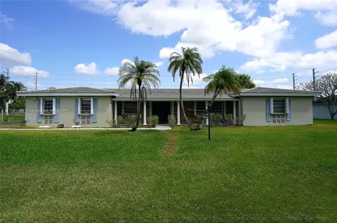 8001 SW 140th Ter, Palmetto Bay, FL 33158