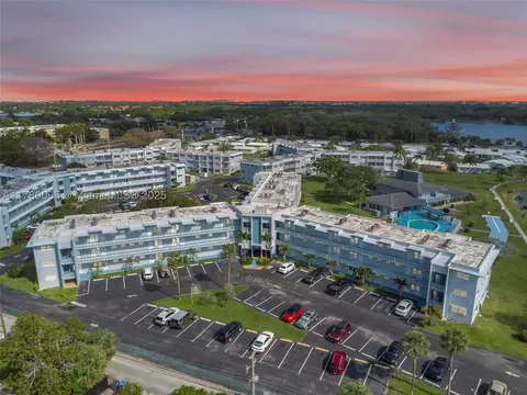 2223 Park Ln #112, Hollywood, FL 33021