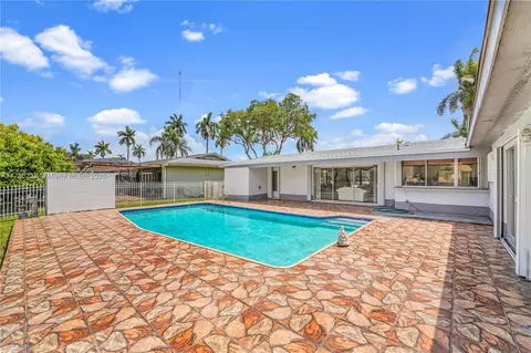 911 NW 203rd St, Miami Gardens, FL 33169