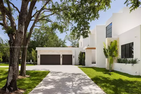 Exterior - 5796 SW 91 St, Pinecrest, FL 33156 photo 5 of 5