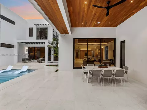 Exterior - 5796 SW 91 St, Pinecrest, FL 33156 photo 3 of 5