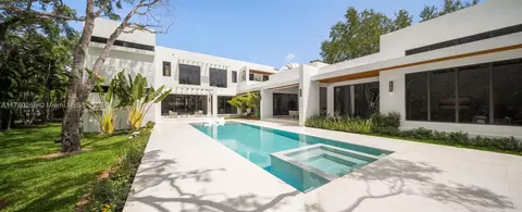 Exterior - 5796 SW 91 St, Pinecrest, FL 33156 photo 4 of 5