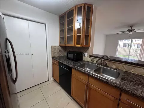 875 Riverside Dr #713, Coral Springs, FL 33071