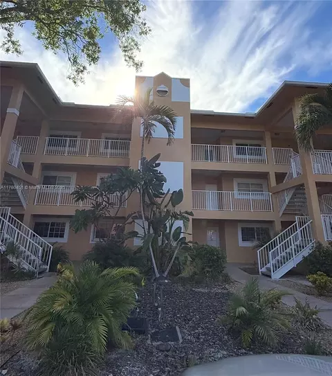 430 SE 7th St #304E, Dania Beach, FL 33004