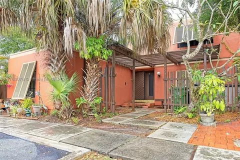 10275 Greenhouse Rd, Pembroke Pines, FL 33026