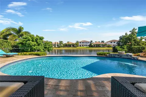 3057 NW 84th Way, Pembroke Pines, FL 33024